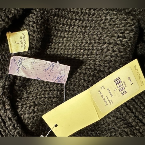 Alya by Franchesca’s V Neck Sweater Large - Picture 6 of 7